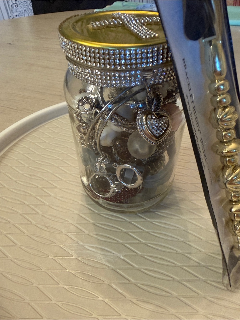 BUNDLE Jewels in a jar ! Nice solid metal pieces. 19 pieces included.